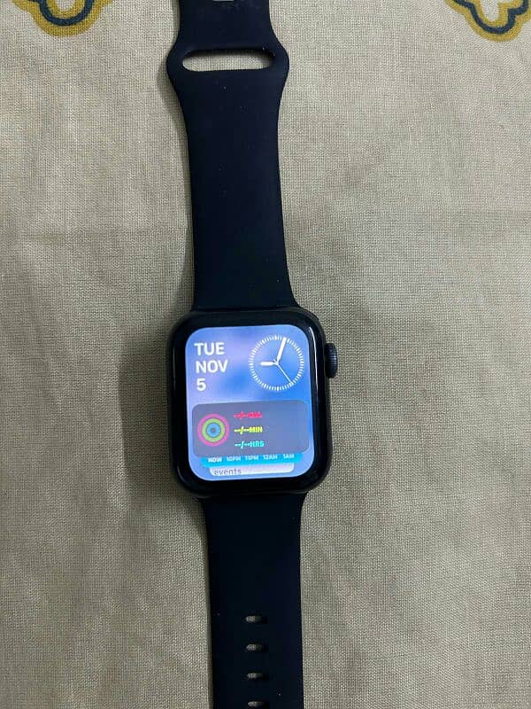 apple watch 6 40mm used with charger 1