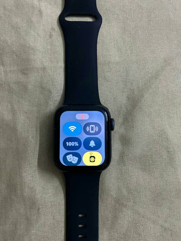 apple watch 6 40mm used with charger 3