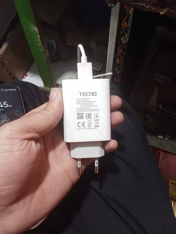 TECNO SPARK 20 Pro 8/256 original mobile and charger available 2