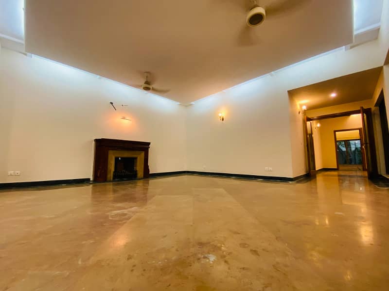 2 Kanal Fully Maintained Luxury House For Rent In DHA Phase 3 11