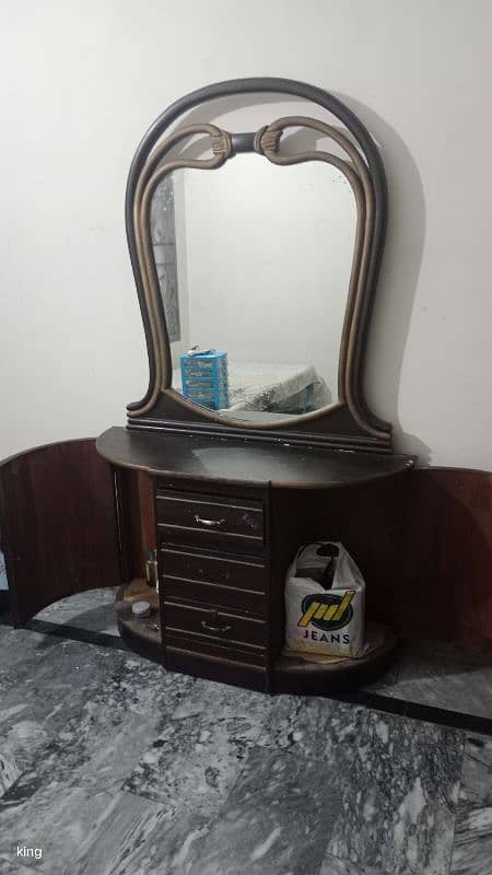 mirror dressing table with 3 mid drawers and 2 side drawers 3