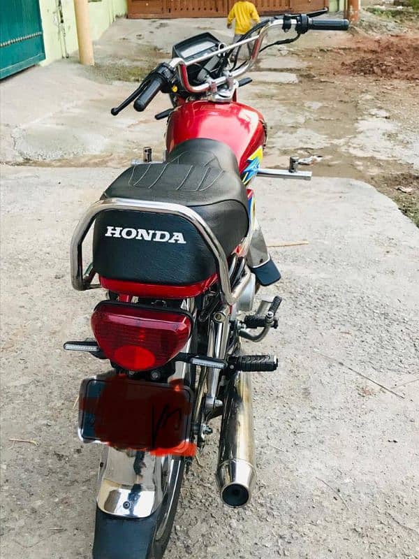 Honda Motorcycle CD 70 2