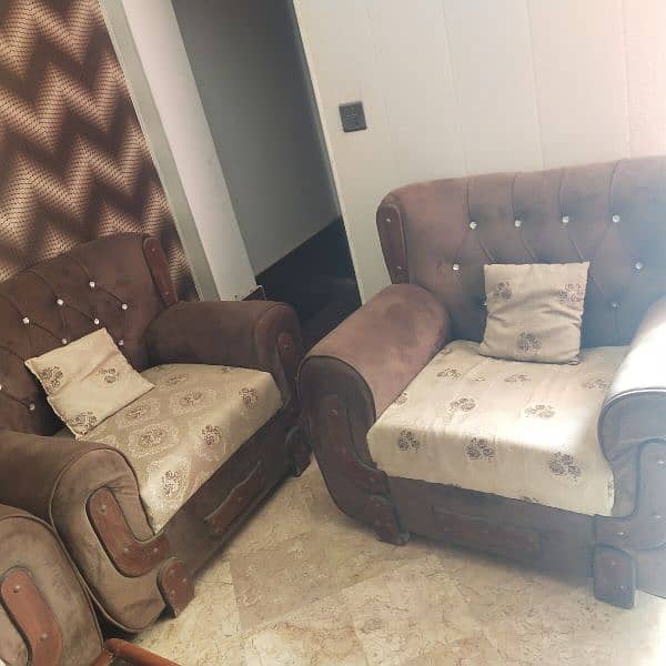 good codition sofa set 1