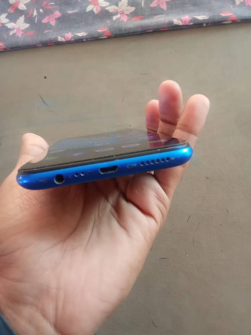 Realme 5  4 /64 0