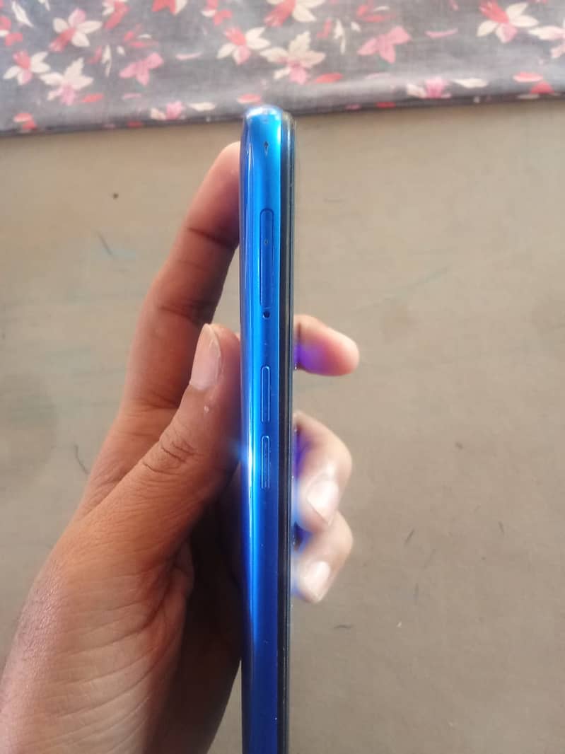 Realme 5  4 /64 1