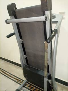 Gintell automatic treadmill for sale in very good condition