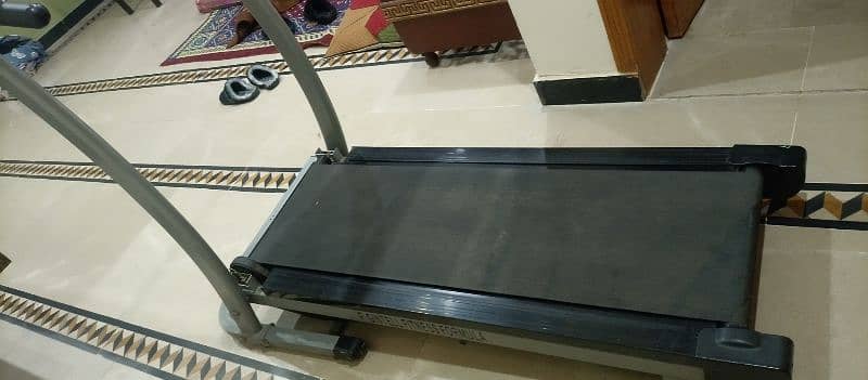 Gintell automatic treadmill for sale in very good condition 2