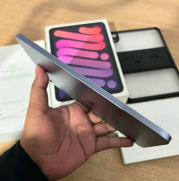 Apple iPad mini 6 ( 2021 ) ( 64GB ) With Box Charger 2