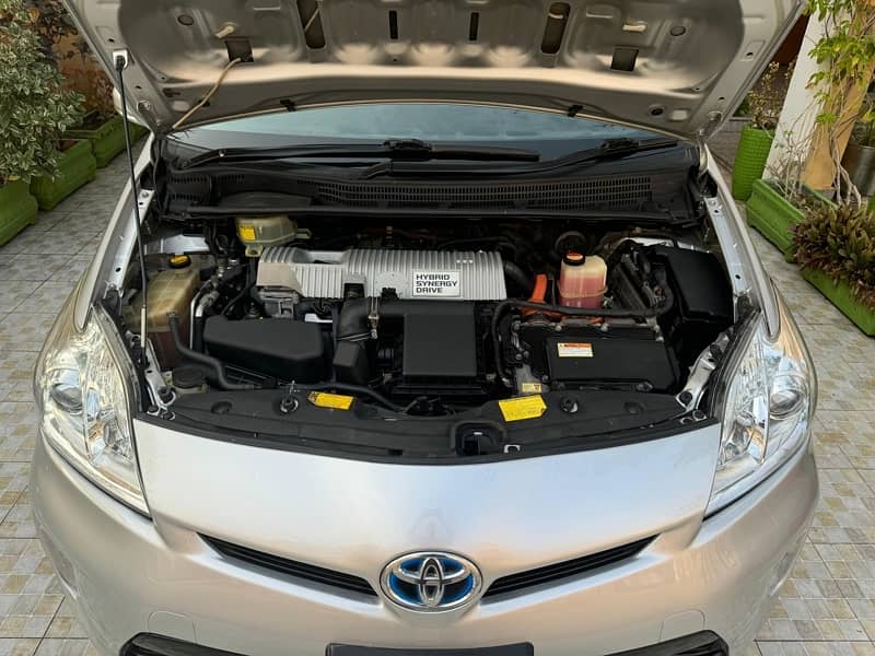 Toyota Prius 2014 9