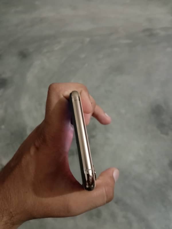 iphone Xs Max with box PTA Approved 0