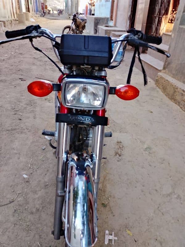 HONDA CG 125 2021 model KARACHI NUMBER contact num 0.3. 4.7. 6.2. 2.0. 1.9 0