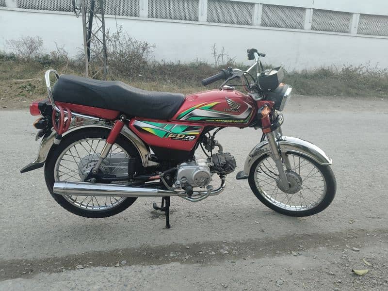 Honda CD-70 in lush condition 0