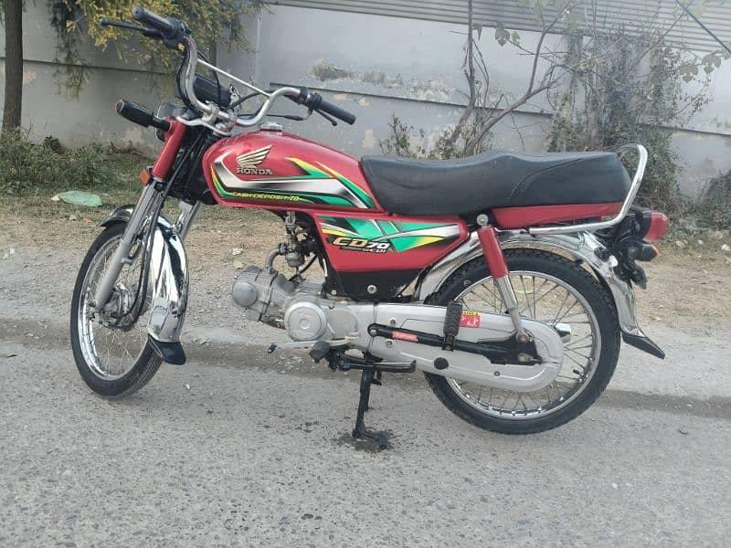 Honda CD-70 in lush condition 12