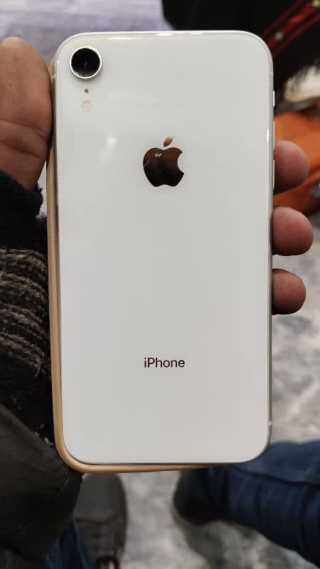 IPHONE XR LITTLE SCRACTH ON SCREEN 10.10 0