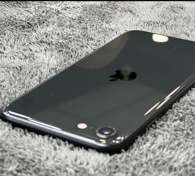 iphone SE 64 gb non PTA all ok 10/10 sell and exchange 03262576979 2