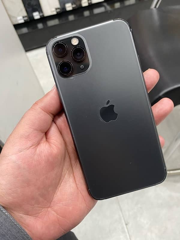 IPhone 11pro 256GB DUAL PTA 4