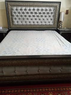 urgent sale bed set proper wood