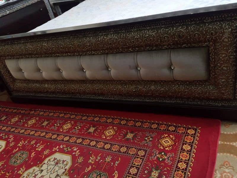 urgent sale bed set proper wood 1