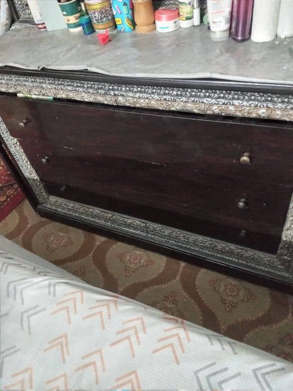 urgent sale bed set proper wood 3