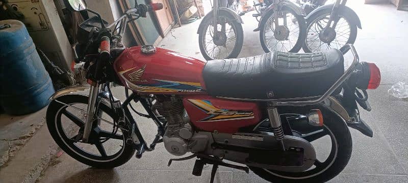 honda cg 125 self start special edition with alloyrim  tubless tyer 3