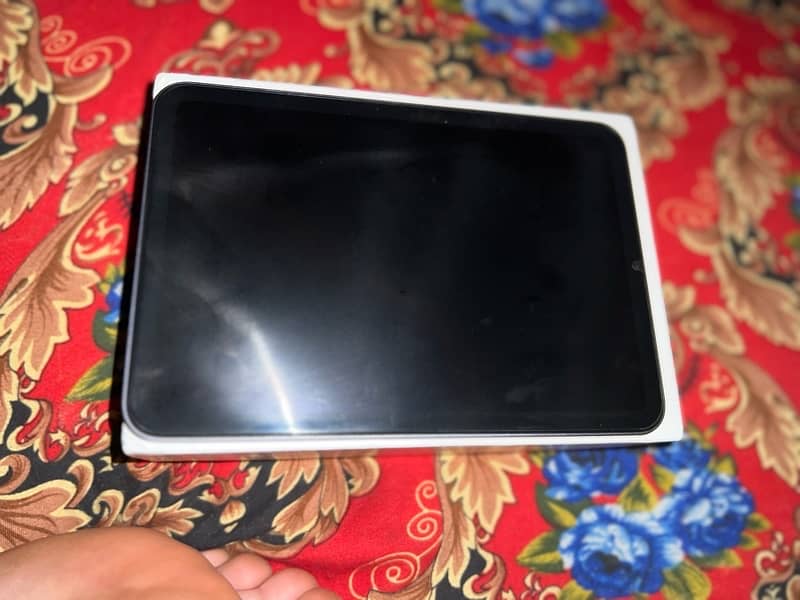 I pad mini 6 /64GB Gary  cloure 7