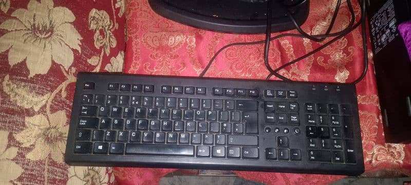 LCD viewsonic monitor Dell keyboard mouse 4