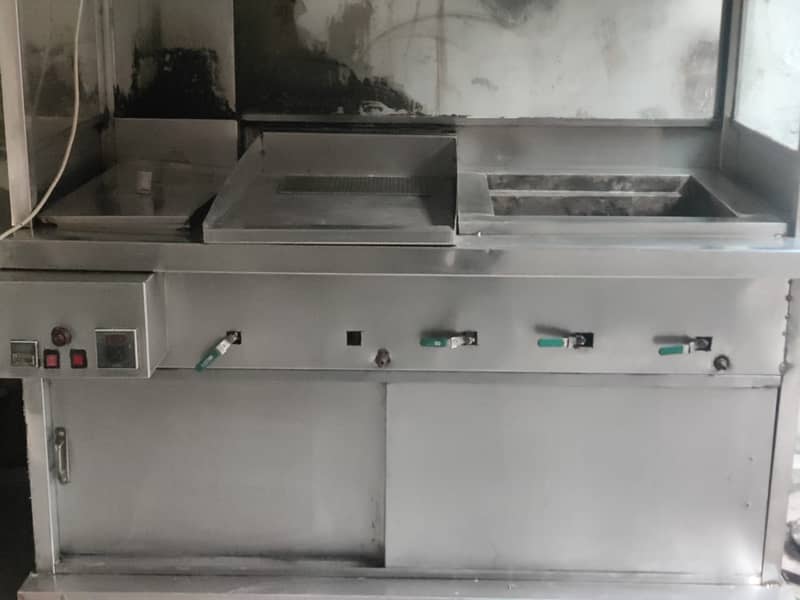 counter with fryer grill hot plate & 1 single 16 ltr fryer and 1