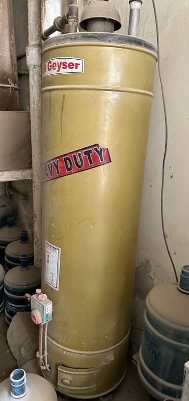 Geyser big size in excellent condition 0