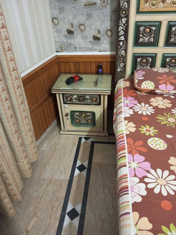 100% Wood bed dressing 2 side tables 2