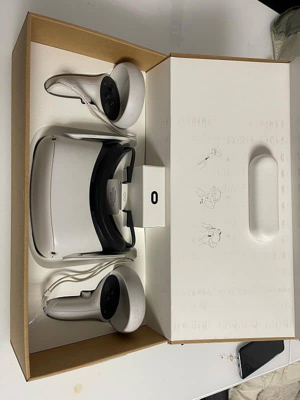 Meta quest 2 with bobovr Head set with extra Battery 6