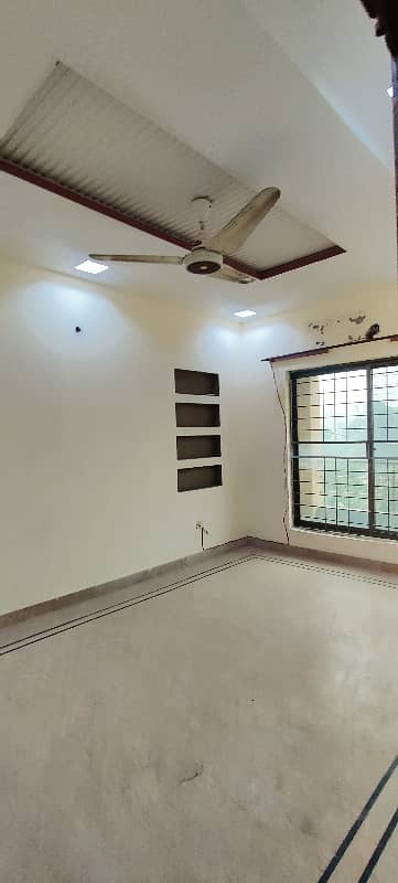 8 MARLA LOWER PORTION FOR RENT IN MILITARY ACCOUNTS MAIN COLLEGE ROAD LHR 2