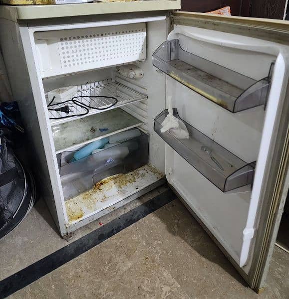 Dawlance small one door fridge with inner freezer 2