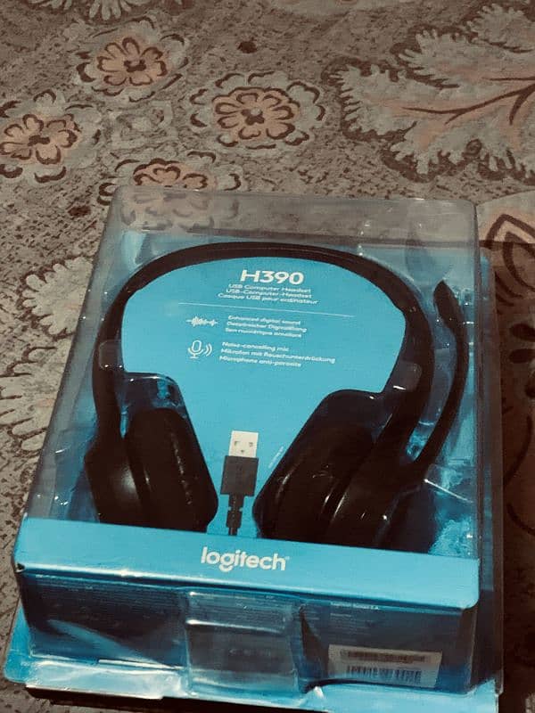 Logitech Headphones 0