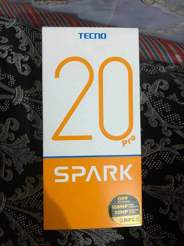 Techno spark 20 pro 8+8 256 with box and charger 4