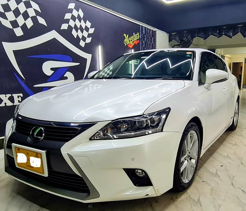 Lexus CT200h 2018 1