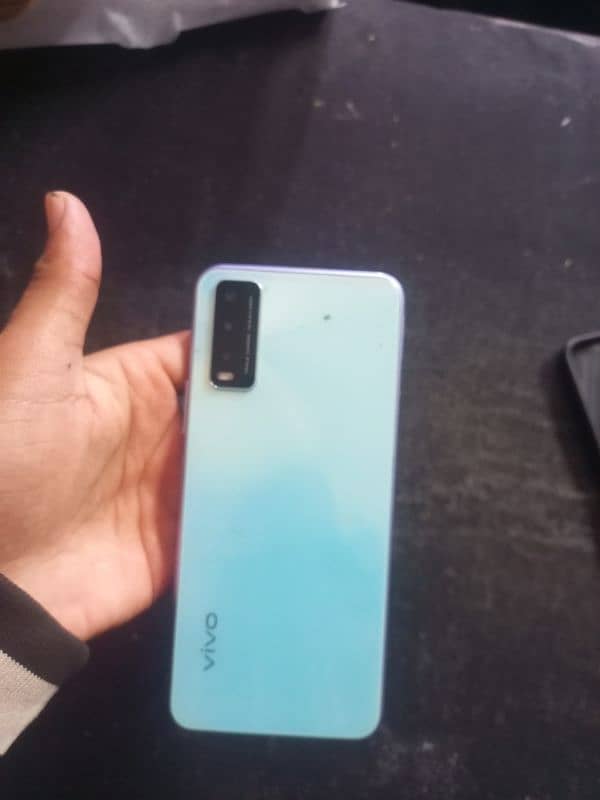 vivo y20 4/64 fore sale panel change kiye hovy ko abhi 2 days hovy hai 6