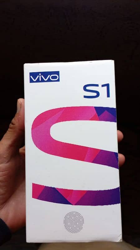 10/10 condition box hai charger nhi hai model vivo s1. 1