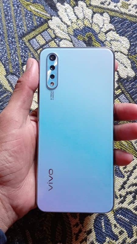 10/10 condition box hai charger nhi hai model vivo s1. 2