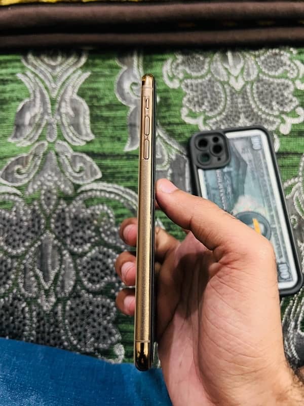 IPhone 11 Pro Max Non pta factory unlocked 5