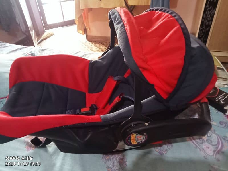 carrycot and net 1