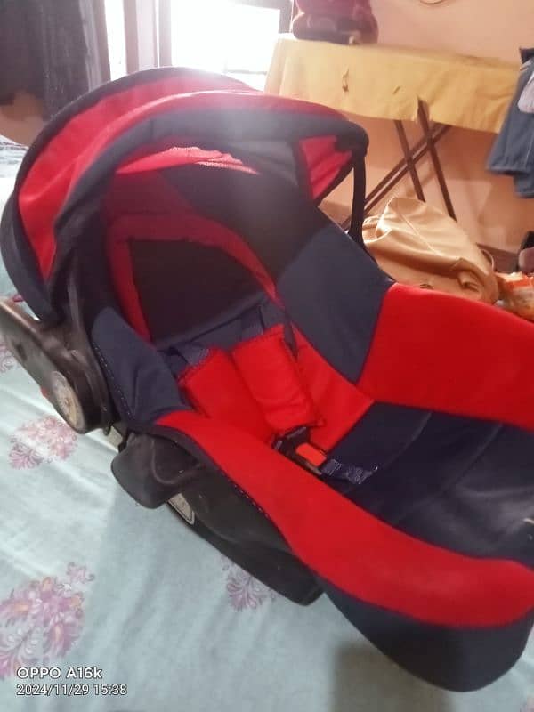 carrycot and net 2