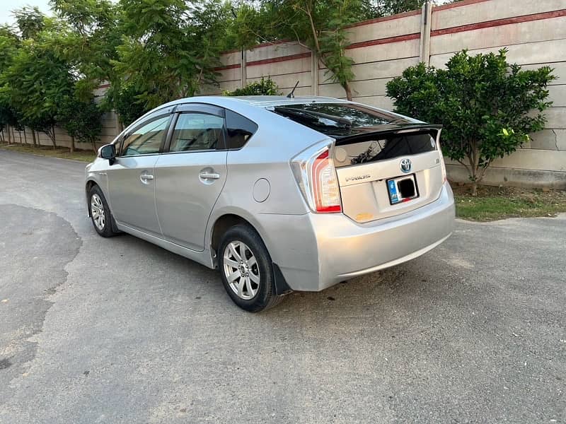 Toyota Prius 2014 S package 2