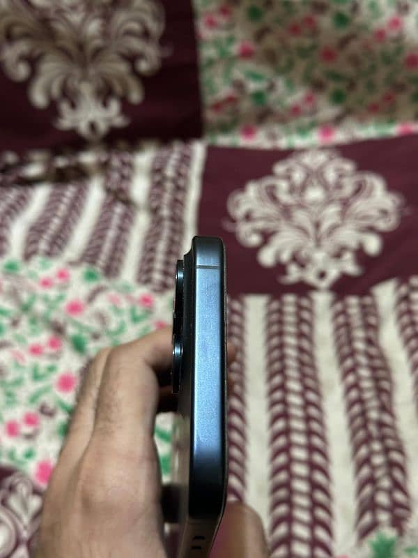 Iphone 15 pro Max blocked 4