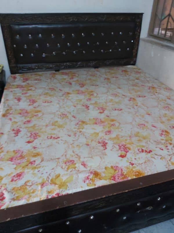 Bed and metres for sale 0