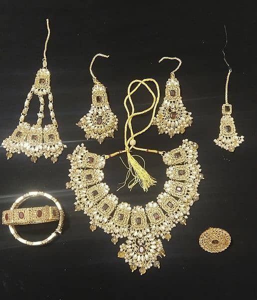 Golden Bridal Jewelry Set 0