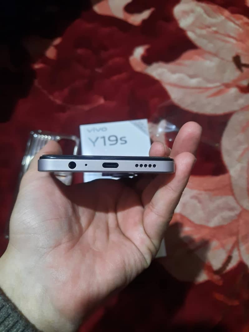 vivo 19s 6/128 full paking 15 days use 6