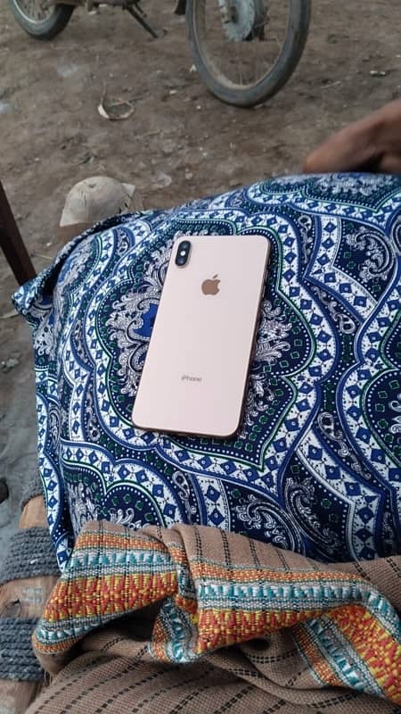 I Phone Xs max non Pta 64 Gb Golden colour 5