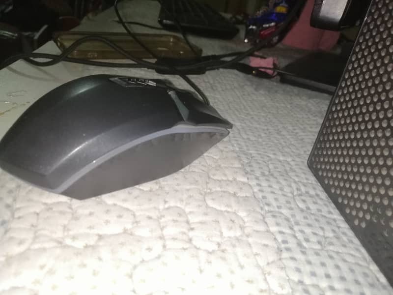 low budget gaming pc wit keyboard and gaming mouse 9