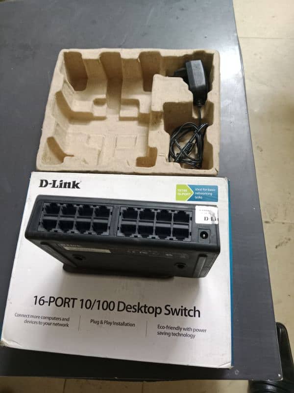 D Link 16 port 10/100 desktop switch 4