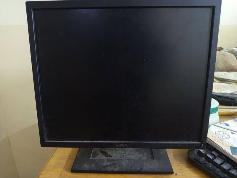 HP 19" Monitor. 0